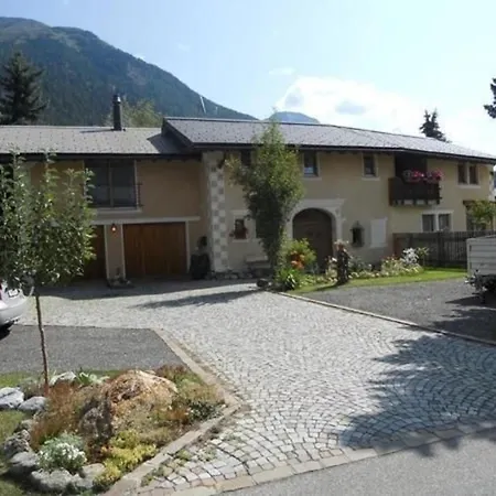 Chasa Suldanella Apartman *